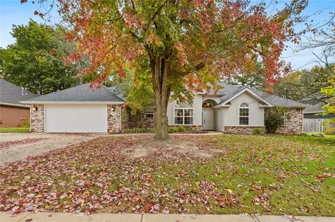 1607 S 15th Pl, Rogers, AR 72758