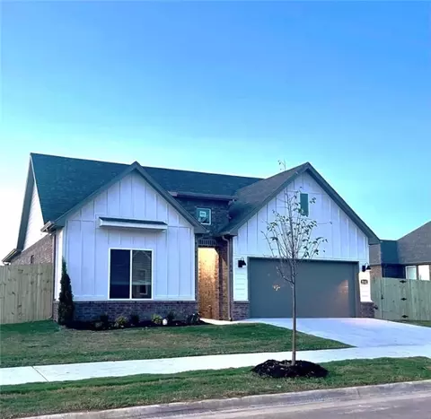3142 E Coolridge St, Fayetteville, AR 72701
