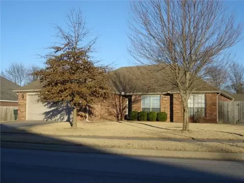 1430 S Deerfield, Fayetteville, AR 72701