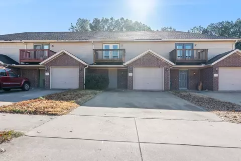 2135 Skyler Dr, Fayetteville, AR 72703