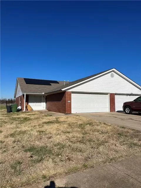 2209 And 2211 Roselawn St, Rogers, AR 72756