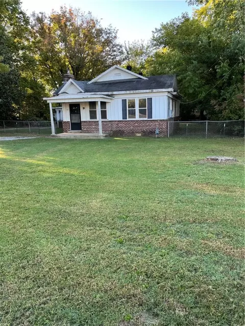 57 Main St, Farmington, AR 72730