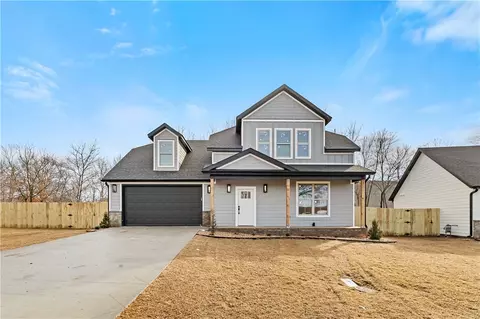 2602 W Olive St, Rogers, AR 72756