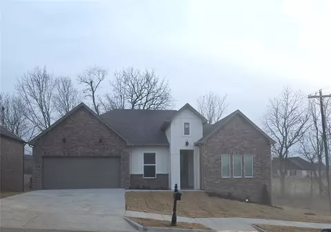 3241 E Coolridge St, Fayetteville, AR 72701