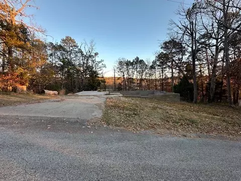 8526 Pine Ridge Dr, Rogers, AR 72756