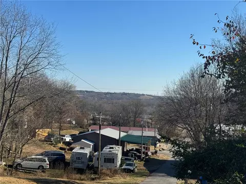 231 2nd St, Watts, OK 74964