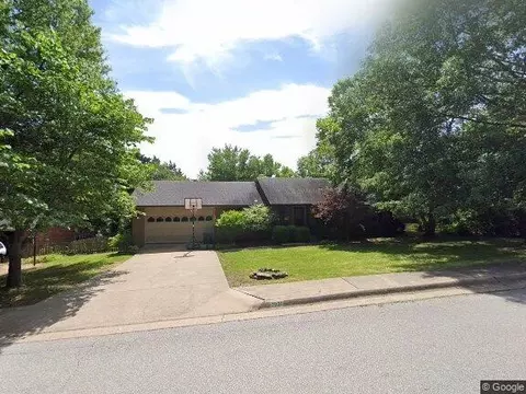 3028 Oak Bailey Dr, Fayetteville, AR 72703