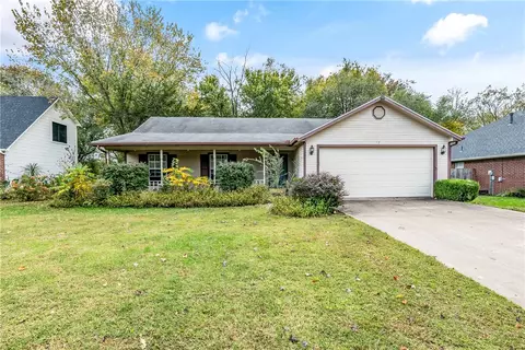 13 Ivy Cir, Bentonville, AR 72712