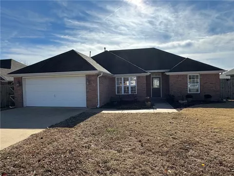 1206 E Liberty, Siloam Springs, AR 72761