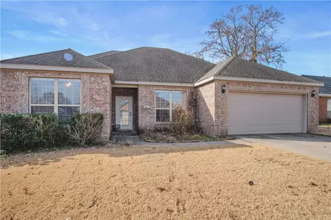 4311 Broomsage Dr, Fayetteville, AR 72701