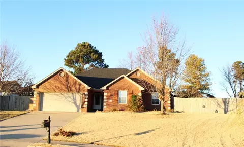 1300 Yorkshire Dr, Centerton, AR 72719