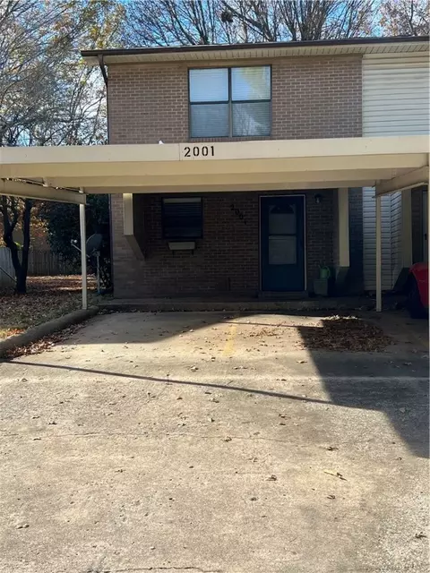 2001 N East Oaks Dr, Fayetteville, AR 72703