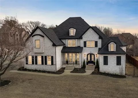 3160 N Bellagio Dr, Fayetteville, AR 72703
