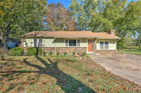 126 W Patton St, Pea Ridge, AR 72751