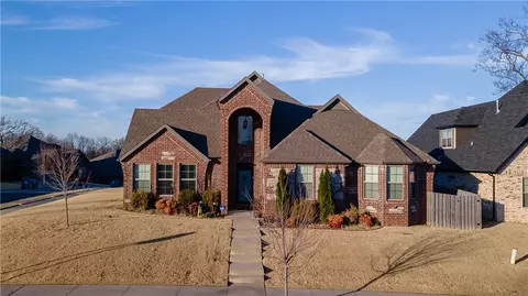 2901 NE Doyle Dr, Bentonville, AR 72712