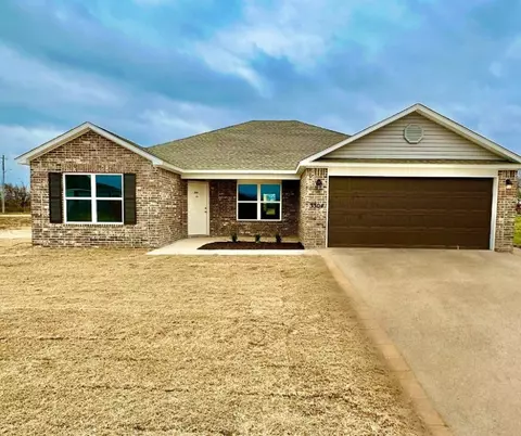 3304 E Ricky Dr, Siloam Springs, AR 72761