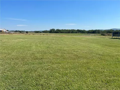 536 Drain Rd, Farmington, AR 72730