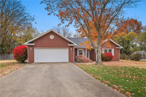 9 Ivy Cir, Bentonville, AR 72712