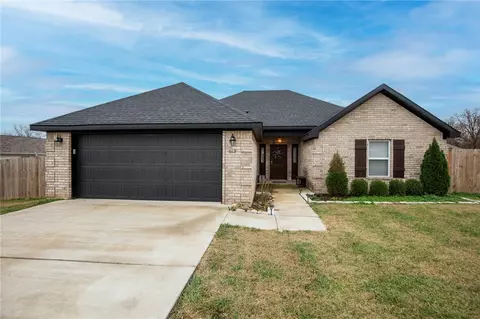 613 Avalon Dr, Gentry, AR 72734