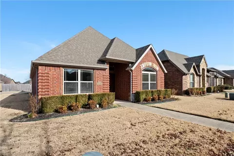 3210 SW Stoneway Ave, Bentonville, AR 72712