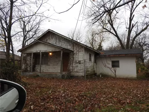 3702 N Oak St, Springdale, AR 72764