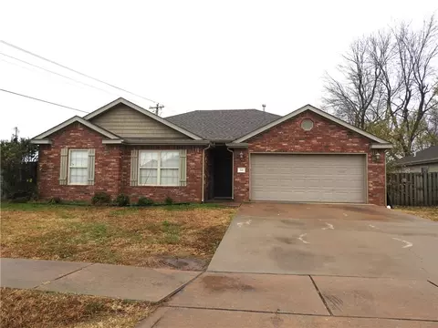 440 E Meadow Wood Ln, Rogers, AR 72758