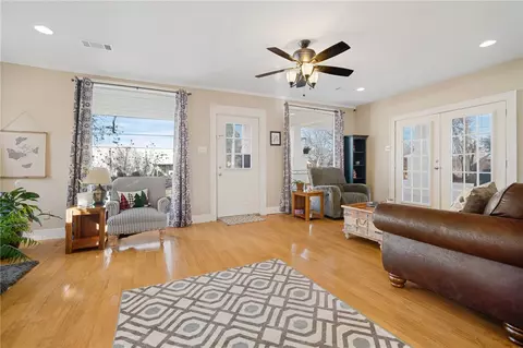 129 E 3rd St, Mulberry, AR 72947 photo 4