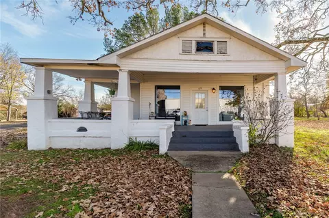 129 E 3rd St, Mulberry, AR 72947