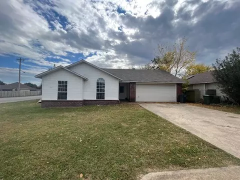 712 Hardwood Dr, Rogers, AR 72758