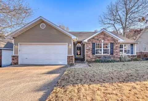 35 Valley View Cir, Bentonville, AR 72712