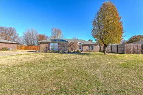 519 Concord St, Lowell, AR 72745