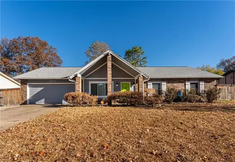 2811 W Parkwood Dr, Rogers, AR 72756