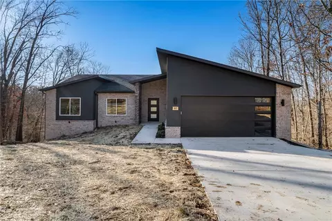 97 Pimlico Dr, Bella Vista, AR 72715