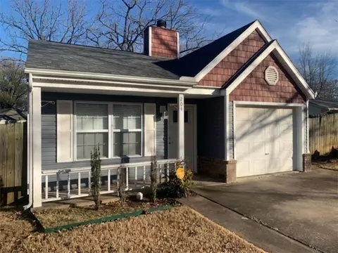 204 NW J St, Bentonville, AR 72712