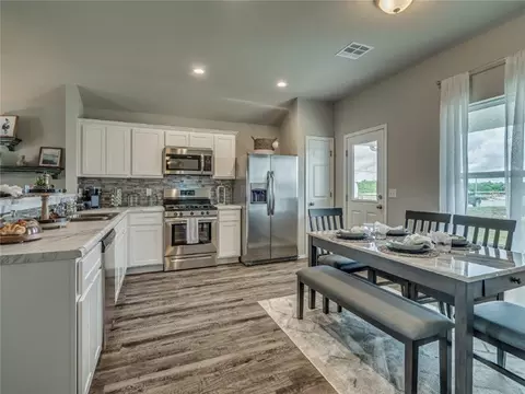 212 W Laurel Ave, Rogers, AR 72758