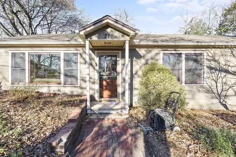 21 Vaughn St, Eureka Springs, AR 72632