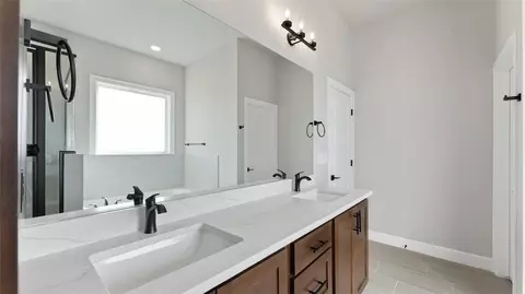 Bath - 480 Rainforest Loop, Centerton, AR 72719 photo 7 of 14