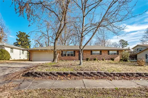 1907 13th St, Rogers, AR 72758