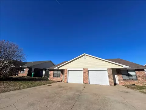 821 E 823 E Kara Ln, Rogers, AR 72758