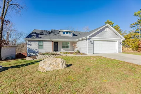 2 Kendal Dr, Bella Vista, AR 72714