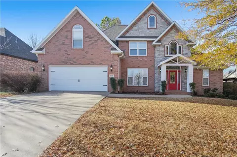 6608 Silverthorne Ln, Rogers, AR 72758