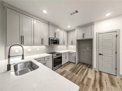 1000 Clayton Rd, Cave Springs, AR 72718