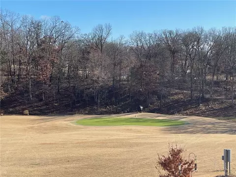 16 Walter Dr, Bella Vista, AR 72714
