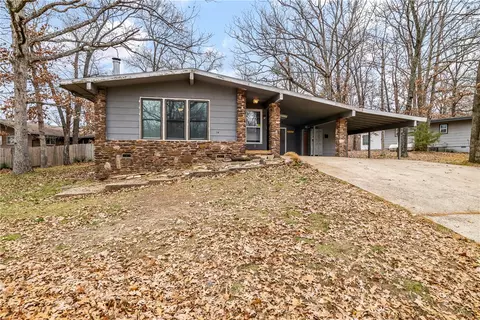 14 Donington Ln, Bella Vista, AR 72714