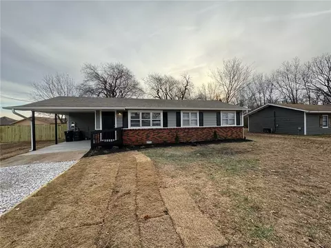 354 N Double Springs Rd, Fayetteville, AR 72704