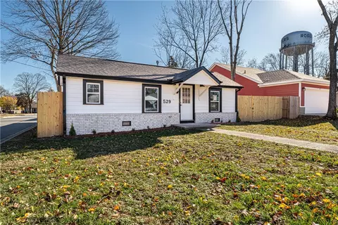 529 N 9th St, Rogers, AR 72756