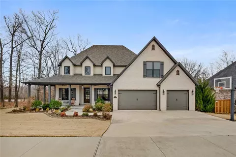 1804 NW Angel Falls Rd, Bentonville, AR 72712