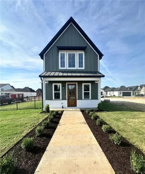 4024 W West Dr, Rogers, AR 72758