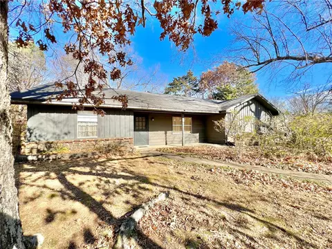 740 E Winbaugh Ln, Fayetteville, AR 72703