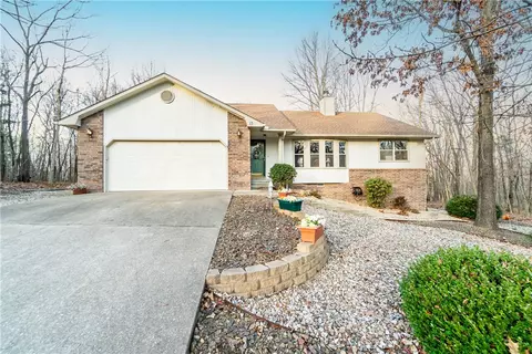 13 Crosshill Cir, Bella Vista, AR 72715